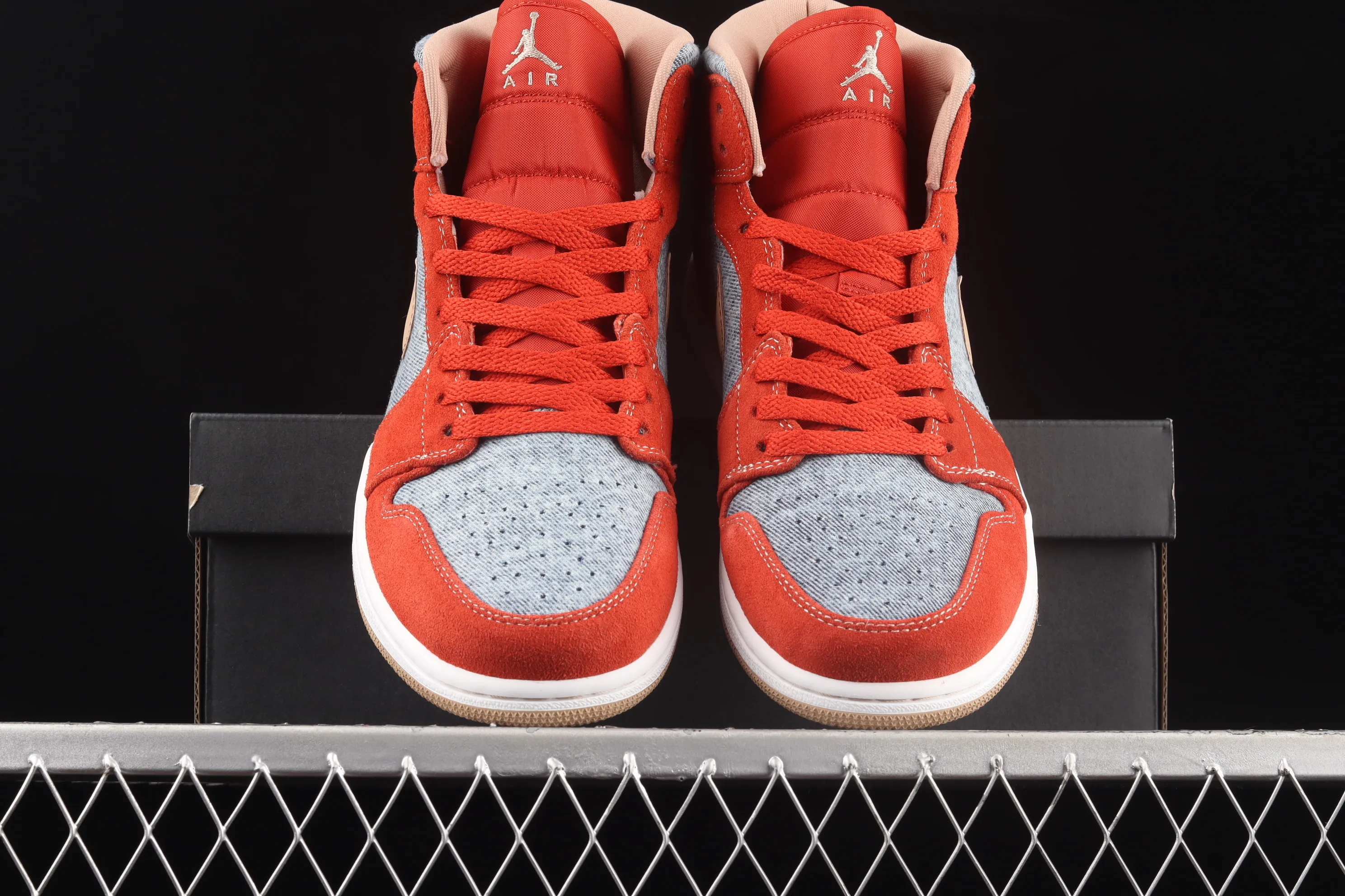 All categories Air Jordan Jordan series basketball shoes Air Jordan 1 Mid G version pure original Levi's x Air Jordan 1 Mid "Denim" AJ1 Joe 1 Levi's denim mid-top basketball shoes DM4352-600